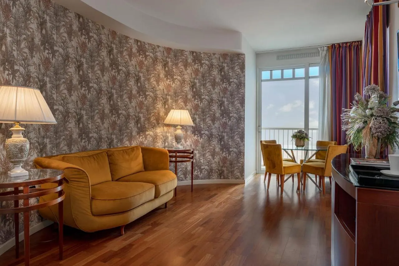 Savoia Hotel Rímini Italia
