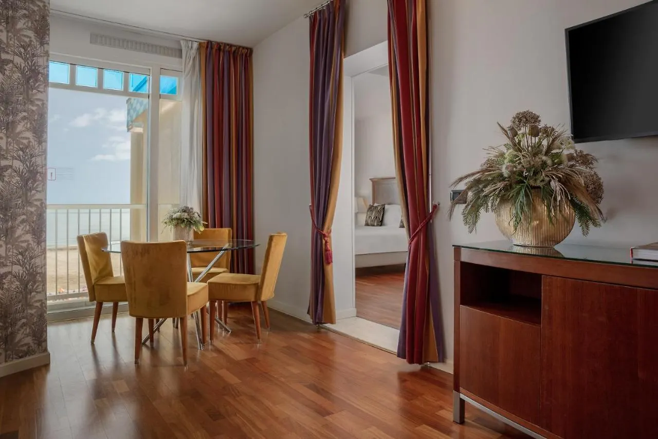 Savoia Hotel רימיני